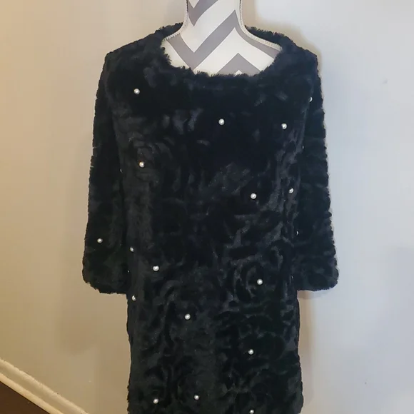 ODIVA Blsck Faux Fur Acrylic Poncho Adorned With Beautiful Faux Pearls - Picture 5 of 6